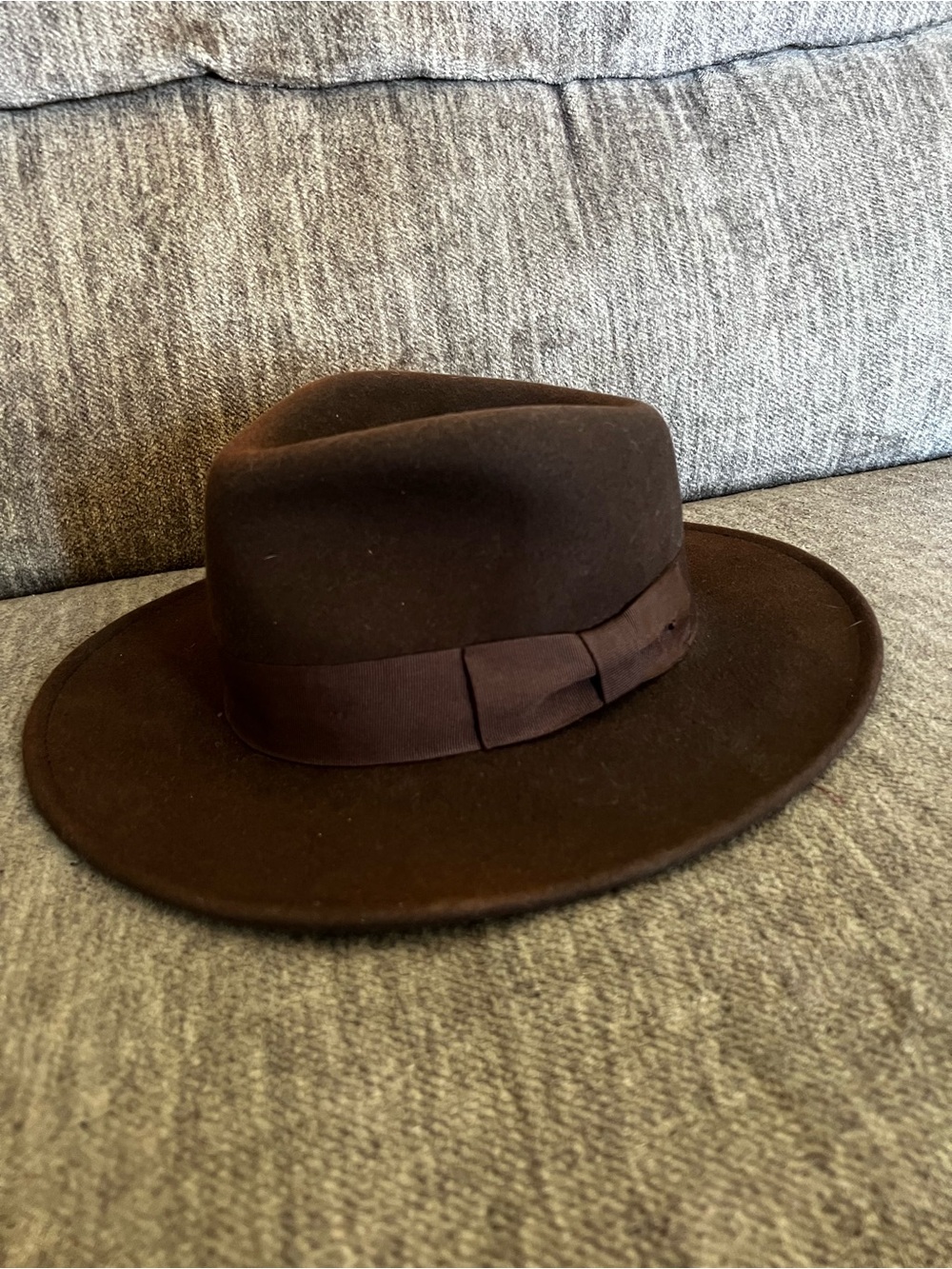 2008 officially licensed Indiana Jones hat 22” M